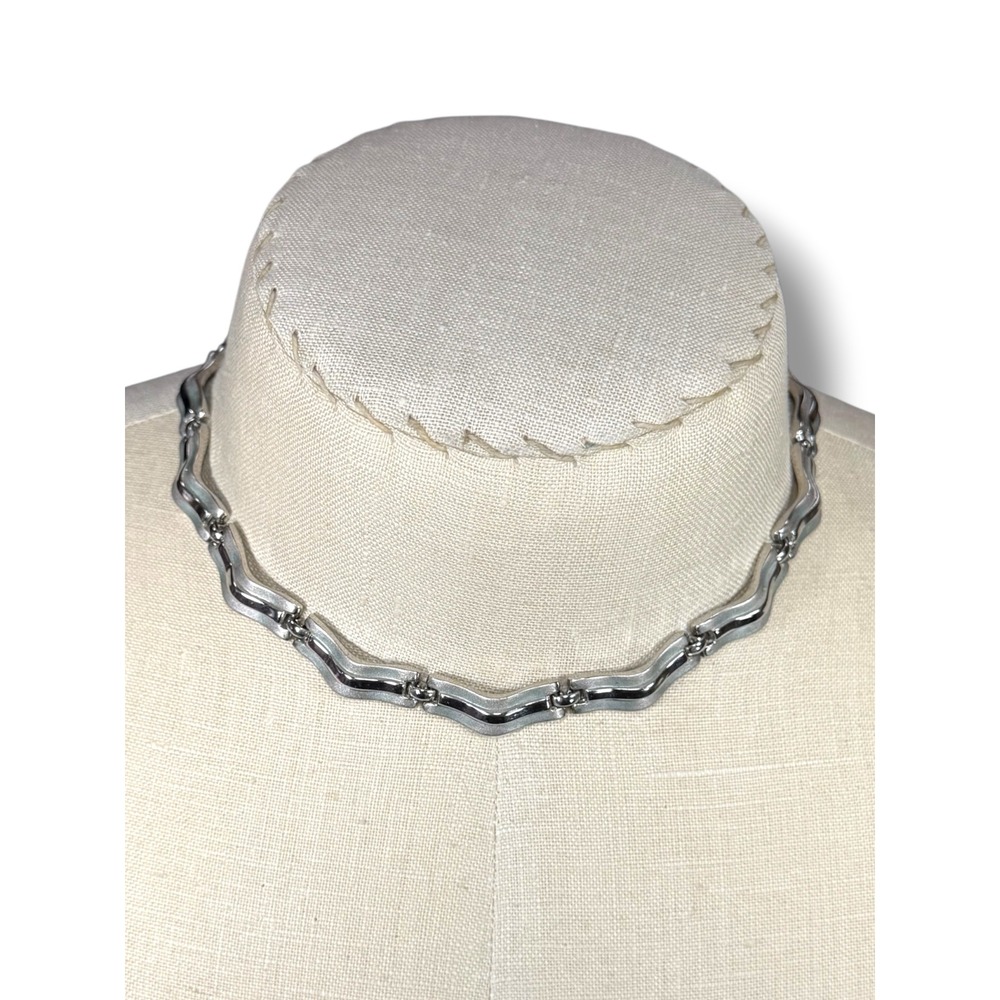 Vintage Trifari Silver Tone Wavy Link Choker Collar Necklace MCM 16" Signed Chic